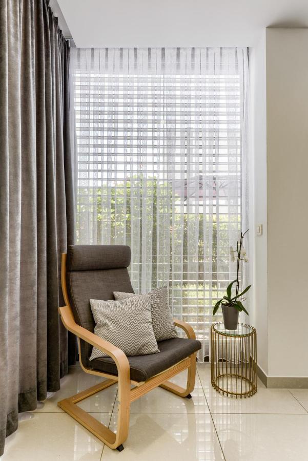 Ivy Apartment *